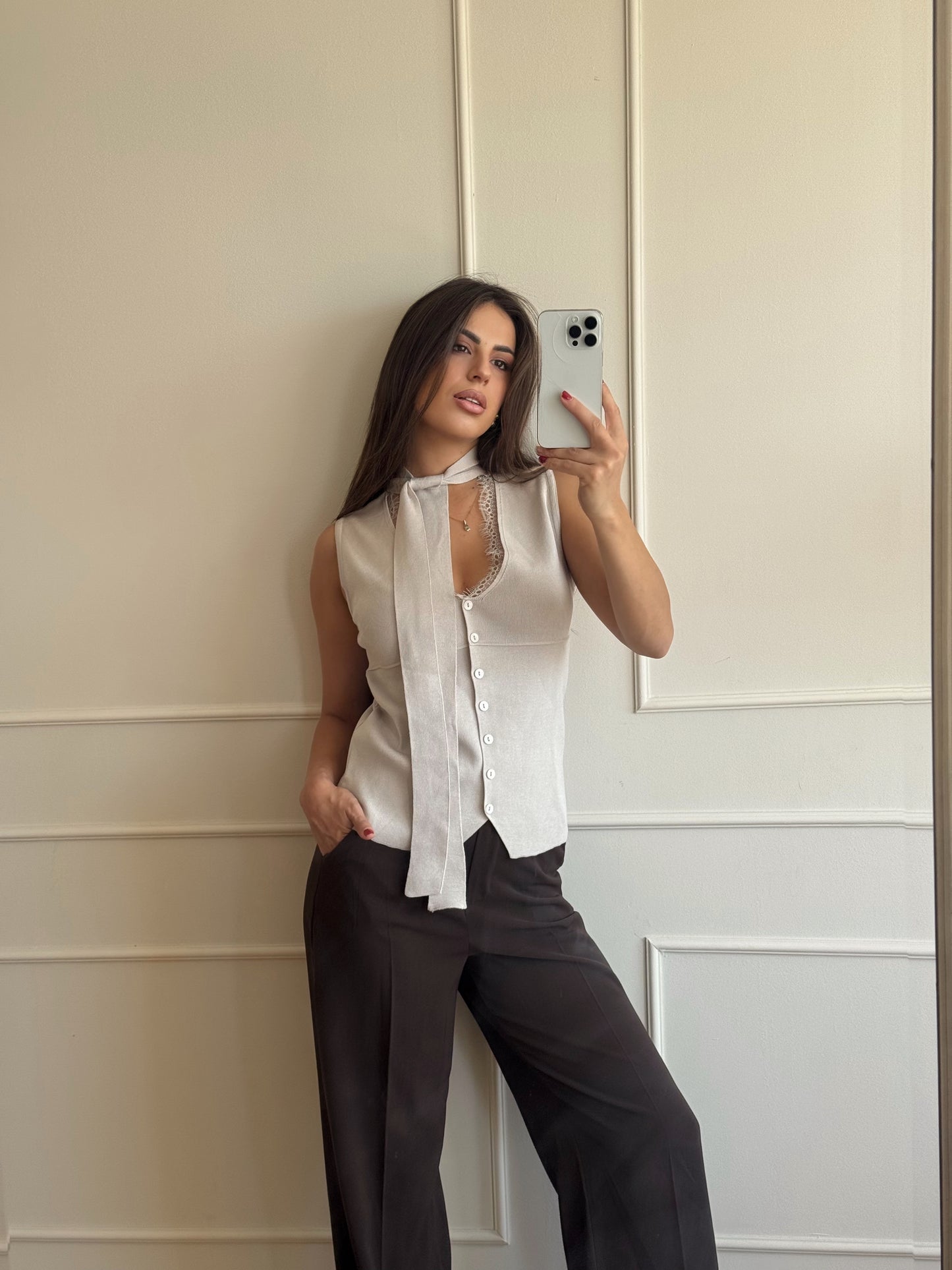 Prsluk sa dekoraticnom čipkom | 4 boje