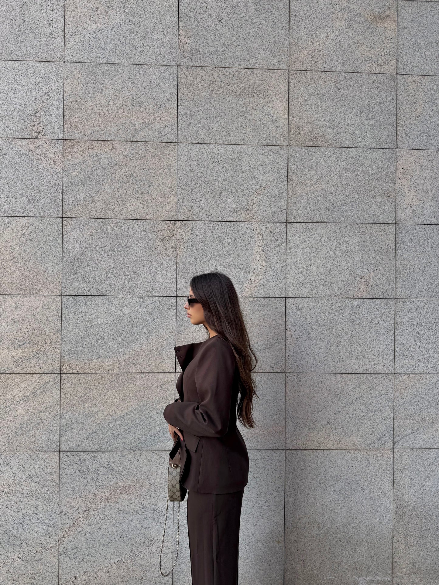 Asimetricno odelo - Dve boje