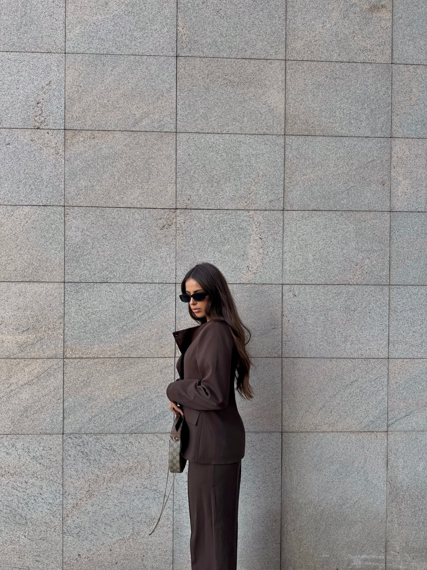 Asimetricno odelo - Dve boje